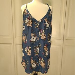 Beautiful spaghetti stap button front flowing satin Torrid blouse in size 4x.